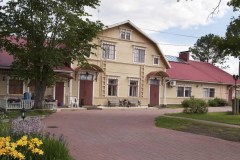 Hostel-rakennus sisäpihalta katsottuna